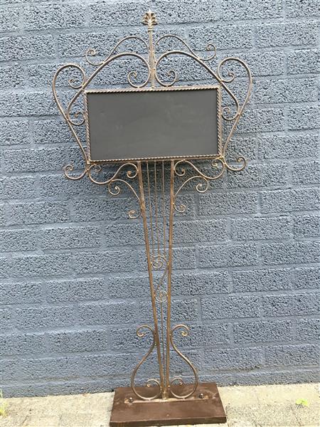 Grote foto welkom bord metaal op standaard smeedijzer bruin huis en inrichting woningdecoratie