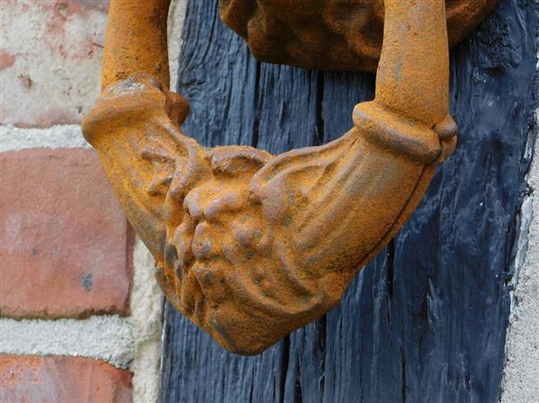 Grote foto grote leeuwenkop als deurklopper gietijzer rust bruin doe het zelf en verbouw materialen en producten