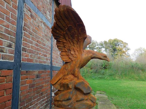 Grote foto grote adelaar oxide vol steen tuin en terras tuindecoratie