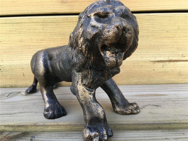 Grote foto leeuw brons look gietijzer tuin en terras tuindecoratie