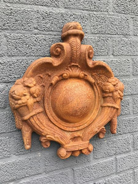 Grote foto prachtig gietijzeren wandschild oeil de boeuf gietijzer zeer fraai tuin en terras tuindecoratie