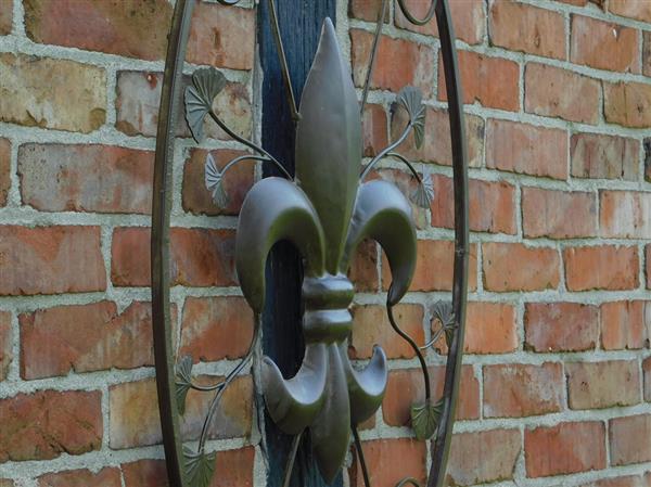 Grote foto wandornament met franse lelie metaal vintage brown tuin en terras tuindecoratie