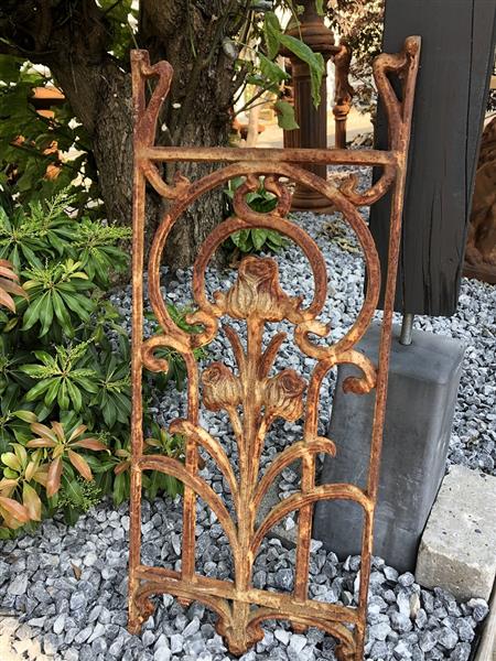Grote foto metalen sierrek gietijzer roest art nouveau rozenrek als landelijke decoratie wandrek tulp. tuin en terras tuindecoratie