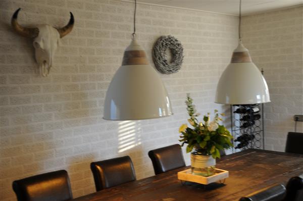 Grote foto prachtige by boo hanglamp metaal creme wit hout afzetting. tuin en terras verlichting