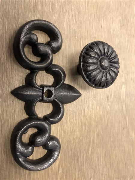 Grote foto smeedijzeren deurknop kastknop meubelbeslag met rozet fraai doe het zelf en verbouw materialen en producten