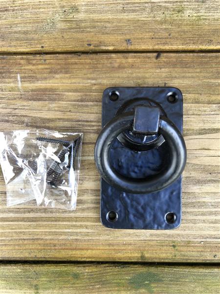 Grote foto rustieke ring als deursluiter poortsluiter zwart gecoat metaal doe het zelf en verbouw materialen en producten