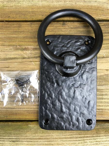 Grote foto rustieke ring als deursluiter poortsluiter zwart gecoat metaal doe het zelf en verbouw materialen en producten