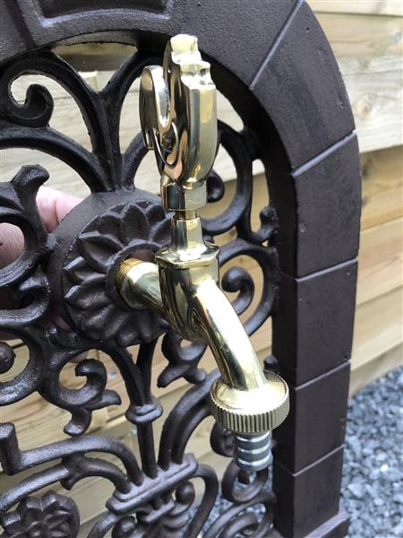 Grote foto waterkraan met haan voor tuin fonteinen messing tuin en terras overige tuin en terras