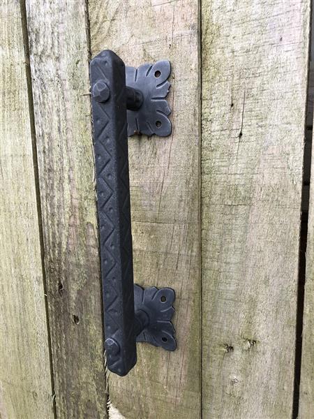 Grote foto deurgreep smeedijzer robuust in uitvoering prachtig. doe het zelf en verbouw materialen en producten