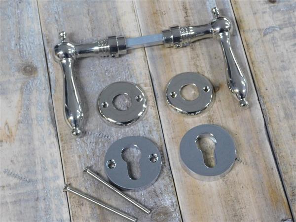 Grote foto set deurbeslag nikkel set met de rozetten met veiligheid pz geschikt. doe het zelf en verbouw materialen en producten
