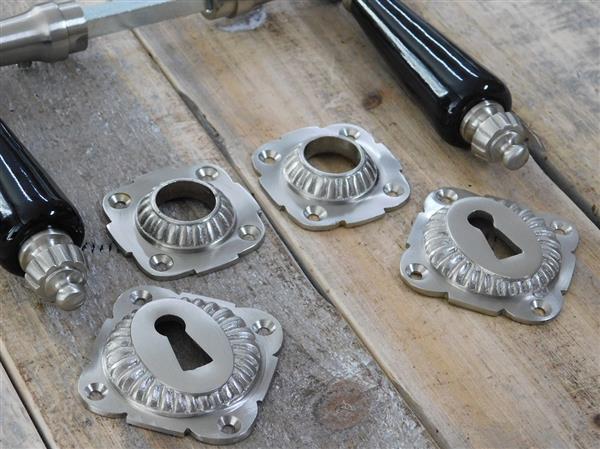 Grote foto set retro deurbeslag nikkel met zwarte porseleinen grepen doe het zelf en verbouw materialen en producten