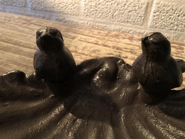 Grote foto vogelbad gietijzer met 2 vogels tuin en terras tuindecoratie
