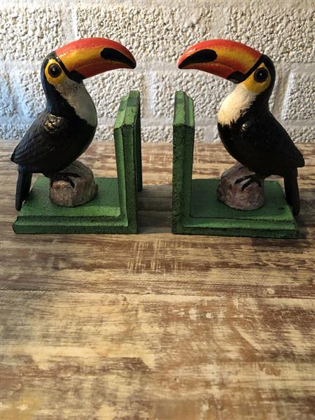 Grote foto boekensteunenset gietijzer toukan in prachtige kleurstelling. . tuin en terras tuindecoratie