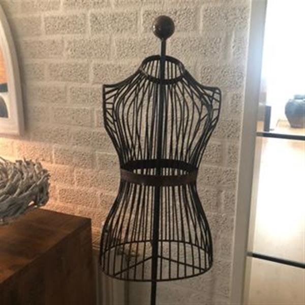 Grote foto elegante mannequin dressqueen staal dames buste tuin en terras tuindecoratie