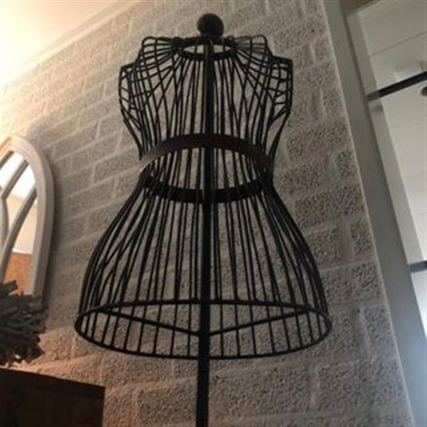 Grote foto elegante mannequin dressqueen staal dames buste tuin en terras tuindecoratie