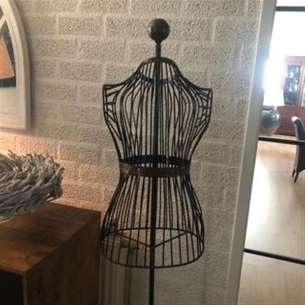 Grote foto elegante mannequin dressqueen staal dames buste tuin en terras tuindecoratie