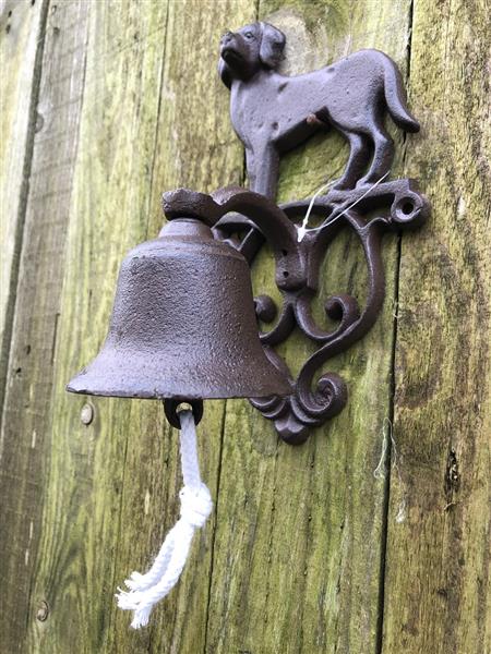 Grote foto deurbel met hondje gietijzer bruin fraai. doe het zelf en verbouw deuren en horren