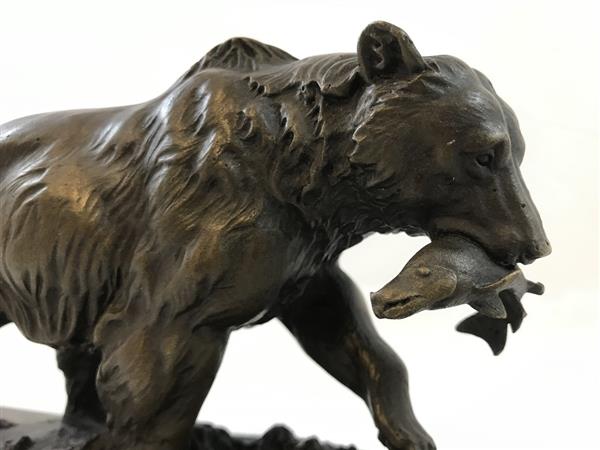 Grote foto een bronzen beeld sculptuur van een grizzly beer tuin en terras tuindecoratie