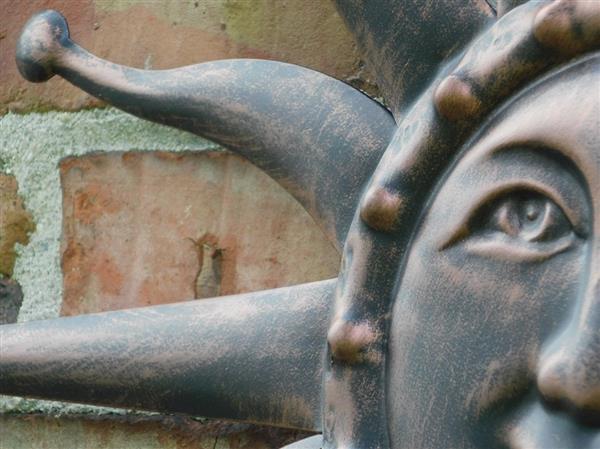 Grote foto wandornament zon koperkleur metaal tuin en terras tuindecoratie