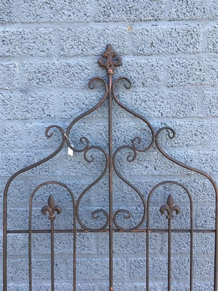 Grote foto prachtig sierhekwerk metaal met 2 x tuinsteek echt fraai tuin en terras hekken en schuttingen