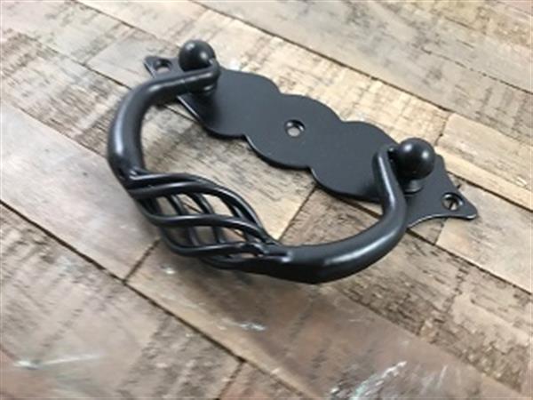 Grote foto een deurgreep gemaakt van smeedijzer met mooi gedraaid handvat mat zwart doe het zelf en verbouw materialen en producten