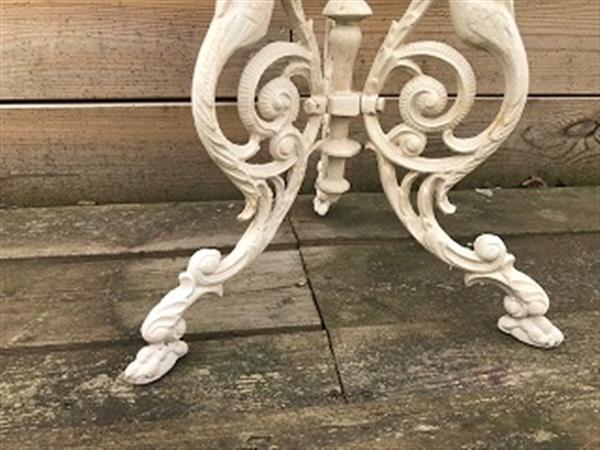 Grote foto bijzet tafel zwaar gietijzer wit uniek en prachtig tuin en terras tuinmeubelen