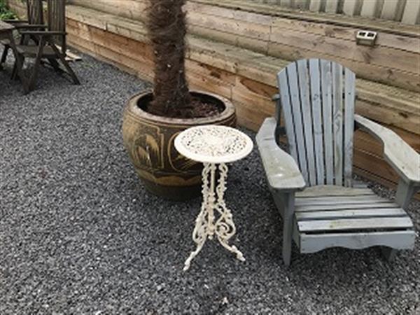 Grote foto bijzet tafel zwaar gietijzer wit uniek en prachtig tuin en terras tuinmeubelen