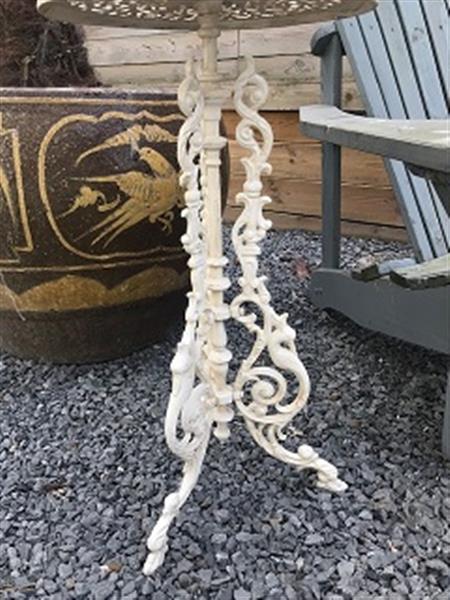 Grote foto bijzet tafel zwaar gietijzer wit uniek en prachtig tuin en terras tuinmeubelen