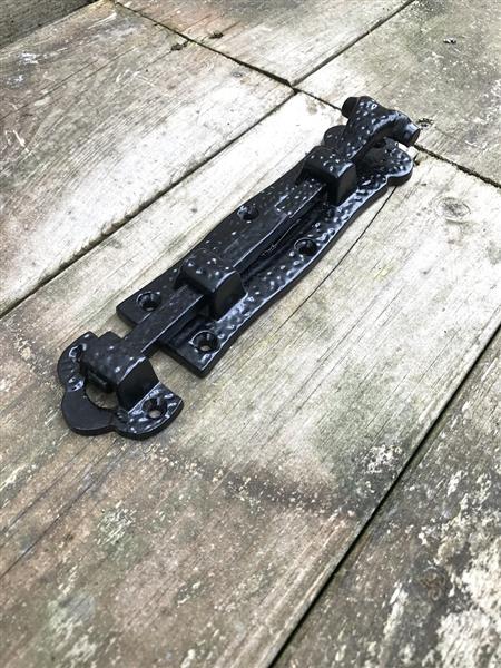 Grote foto smeedijzeren schuifslot in het zwart heel mooi vervaardigd slot doe het zelf en verbouw materialen en producten