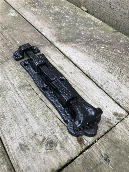 Grote foto smeedijzeren schuifslot in het zwart heel mooi vervaardigd slot doe het zelf en verbouw materialen en producten