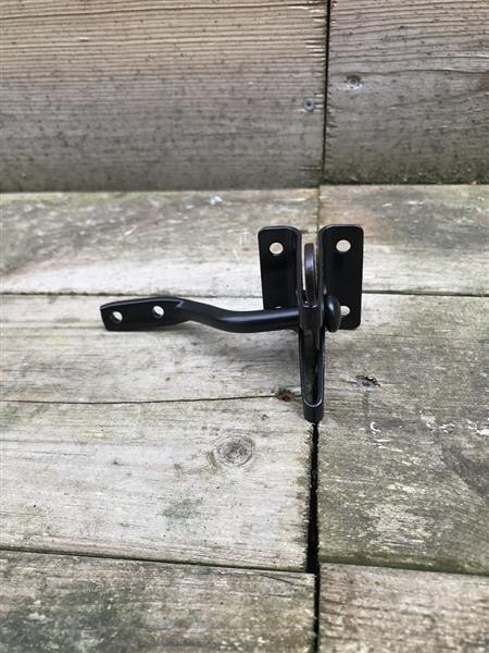 Grote foto eenvoudig valslot poortslot vanger zwart ijzeren slot doe het zelf en verbouw materialen en producten