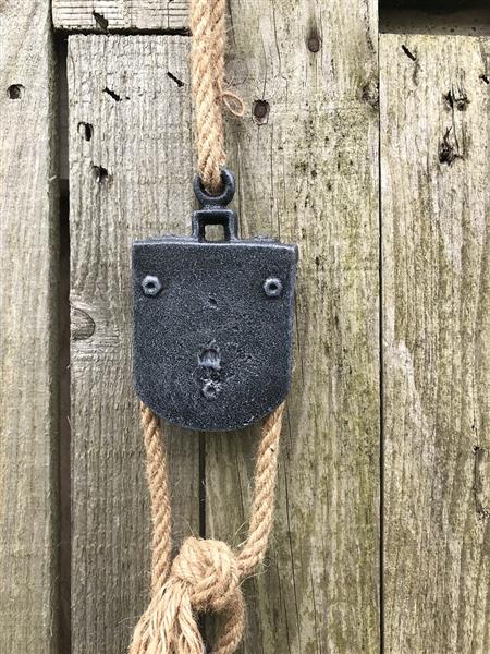 Grote foto een mooie robuuste haak heel decoratief object tuin en terras tuindecoratie