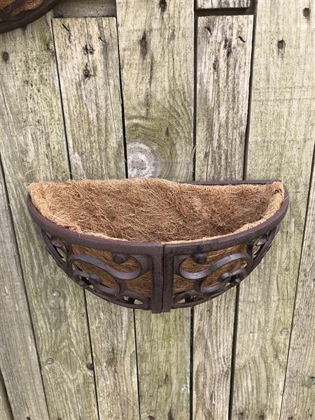 Grote foto een plantenbak mand voor aan de muur mooie wanddecoratie tuin en terras tuindecoratie