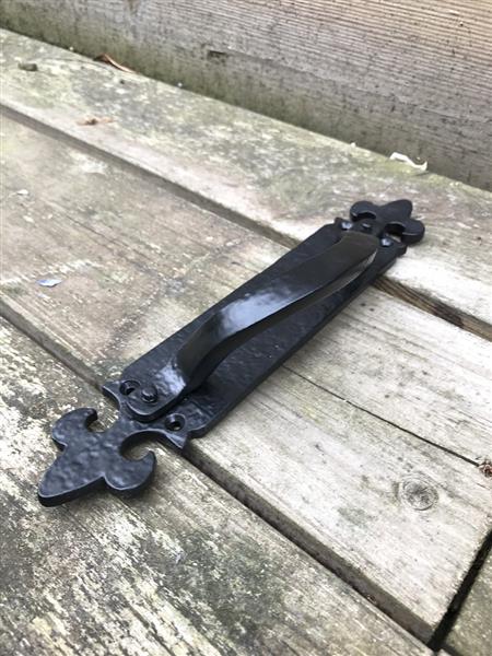 Grote foto prachtige deurgreep handgreep gietijzer mat zwart rechts handvat doe het zelf en verbouw materialen en producten