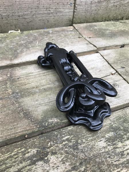 Grote foto een mooie deurklopper mat zwart heel sierlijk doe het zelf en verbouw materialen en producten