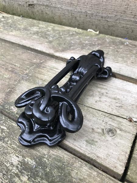 Grote foto een mooie deurklopper mat zwart heel sierlijk doe het zelf en verbouw materialen en producten