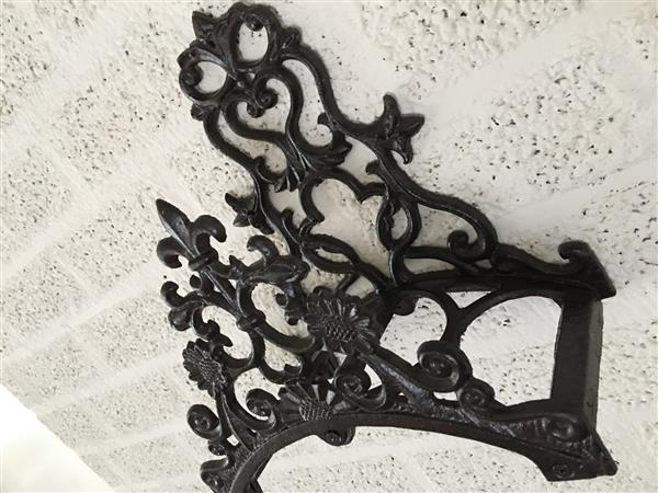 Grote foto waterslanghouder metalen houder weerbestendig gietijzer bruin tuin en terras tuindecoratie