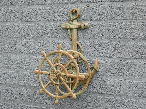 Grote foto waterslanghouder gietijzer groen bruin met anker tuin en terras tuindecoratie