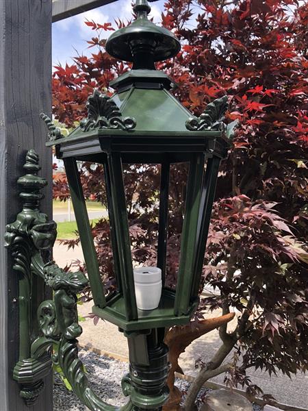 Grote foto wand buitenlamp maas alu gegoten met lampenfitting en glas. tuin en terras verlichting