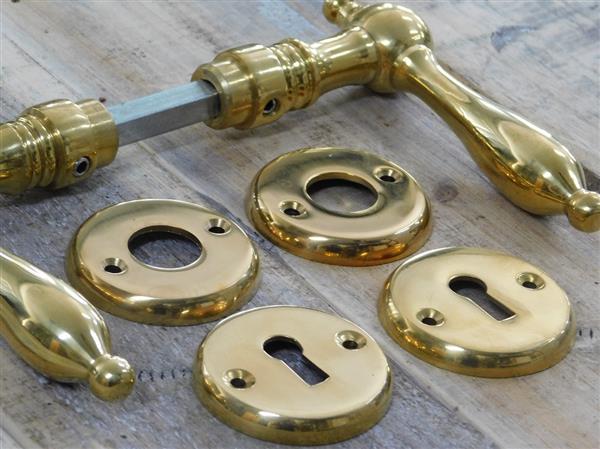 Grote foto set 2 klinken 2 jack rozetten 2 lock rozetten waaronder doorn 8 x 8 mm handvat van de deur met doe het zelf en verbouw materialen en producten