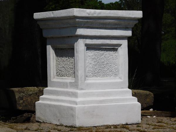 Grote foto forse sokkel pilaar console uit massief gegoten steen. tuin en terras tuindecoratie