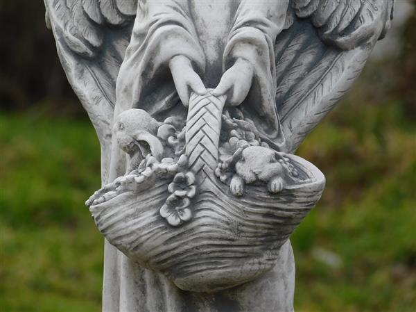 Grote foto beeld engel met een mandje 62 cm steen tuin en terras tuindecoratie