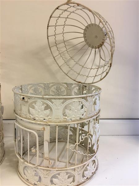 Grote foto set mooie ronde metalen vogelkooitjes heel fraai in ontwerp huis en inrichting woningdecoratie