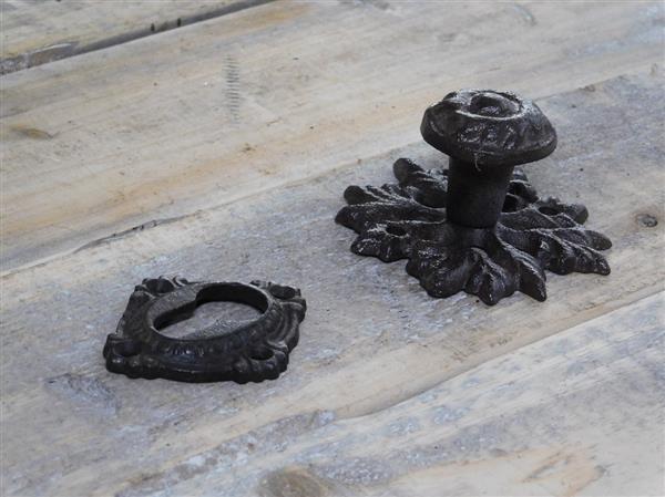 Grote foto vaste deurknop met slotrozet gietijzer donkerbruin doe het zelf en verbouw materialen en producten