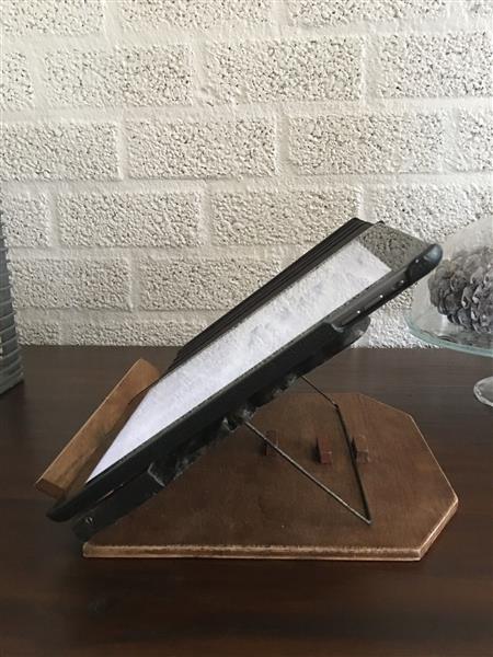 Grote foto rodin boeken tablet standaard. tuin en terras tuindecoratie