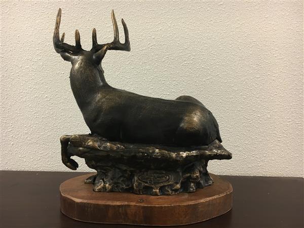 Grote foto prachtig beeld van een hert tuin en terras tuindecoratie