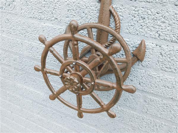 Grote foto waterslanghouder gietijzer met anker bruin tuin en terras tuindecoratie