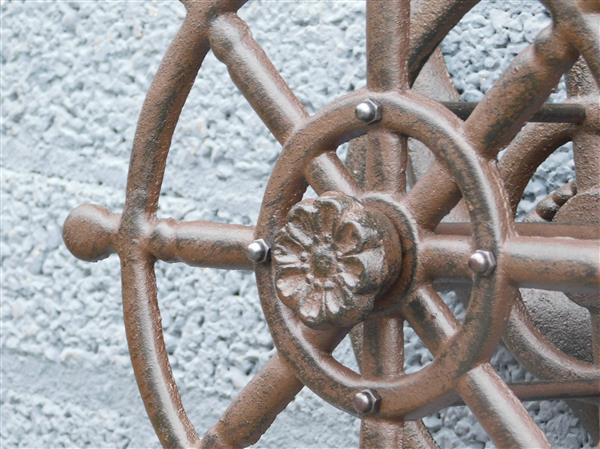 Grote foto waterslanghouder gietijzer met anker bruin tuin en terras tuindecoratie