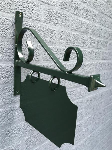 Grote foto winkel naamschild voor in de oude binnenstad reclame teken gemaakt van metaal groen geschilderd. verzamelen overige verzamelingen