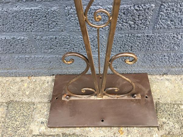 Grote foto welkom bord metaal op standaard smeedijzer bruin huis en inrichting woningdecoratie